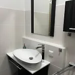 Premium Quartier - One - 3 Bedrooms, Gemuetlicher Wohnbereich, 2 Wcs Apartman