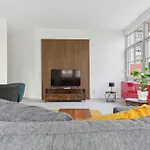 Premium Quartier - One - 3 Bedrooms, Gemuetlicher Wohnbereich, 2 Wcs Apartman *